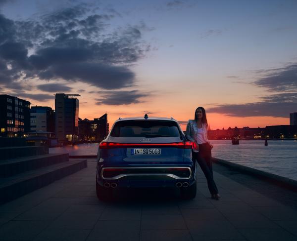 Jacqueline Ziesmer - Audi Q5 - artistspool.com