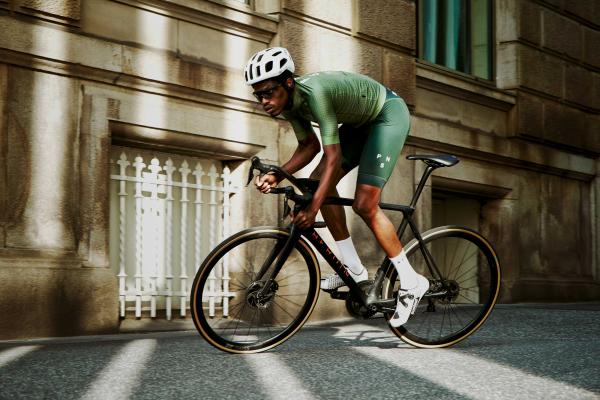 Lotta Katrine Meyer - Rennrad - artistspool.com