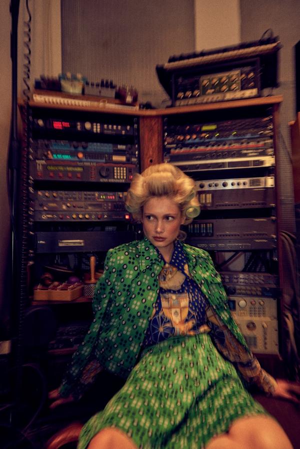Rike Schlüter - Velvet Tracks - artistspool.com