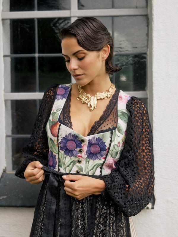 Sophia Langenecker (MUC) - Shedoes Tracht - artistspool.com