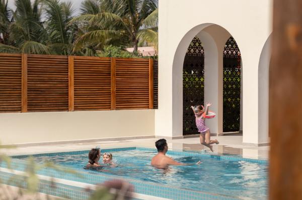 Susi Loos - The Mora - Zanzibar - artistspool.com