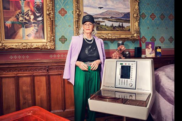 Julia Neubauer - Mercedes Benz Collection - artistspool.com
