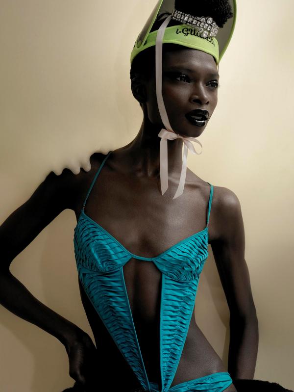 Yilmaz Aktepe - Debra Shaw for Style and the Family Tunes - artistspool.com