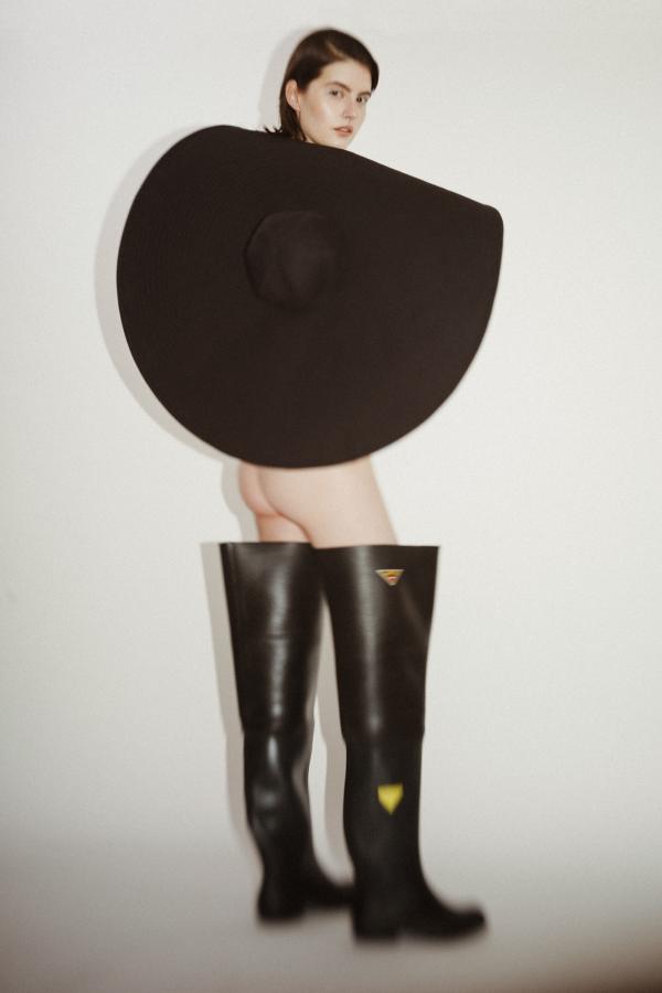 Julia Neubauer - Perspectives - artistspool.com
