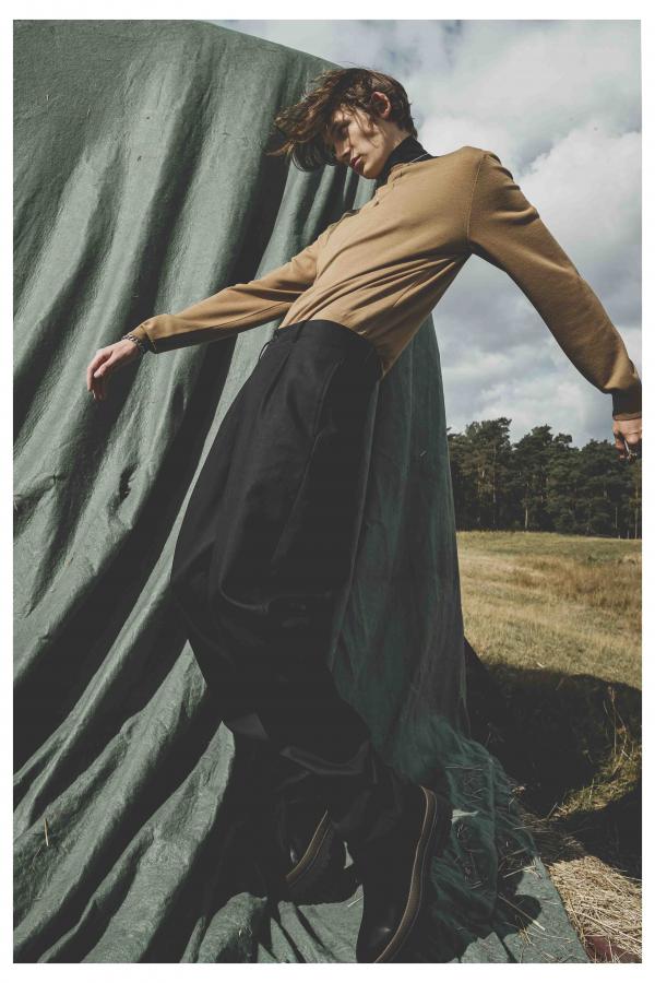 Josephine Winter - In the Fields - artistspool.com