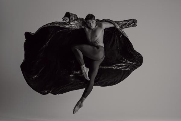 Josephine Winter - Icarus - artistspool.com