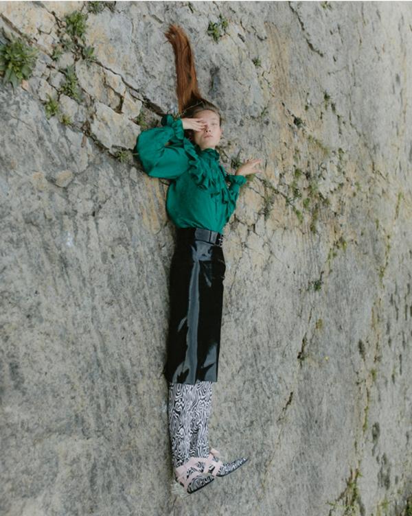 Adelaida Cue Baer - Dino Vogue CZ - artistspool.com