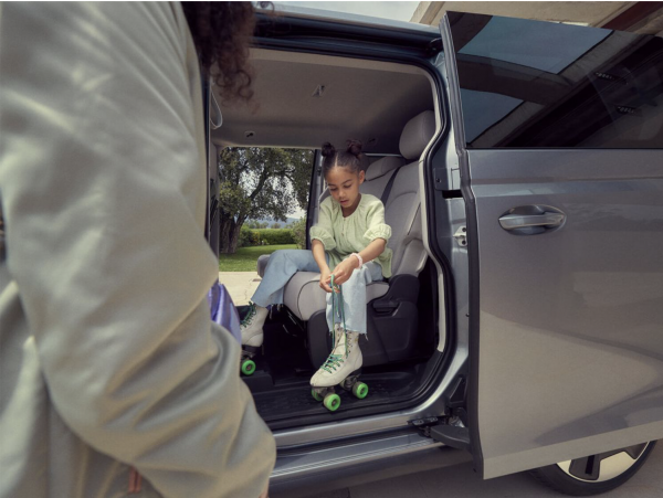 Adelaida Cue Baer - ID. Buzz - artistspool.com