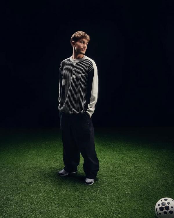 Anna Ploch (MUC) - Nike Tom Bischof - artistspool.com