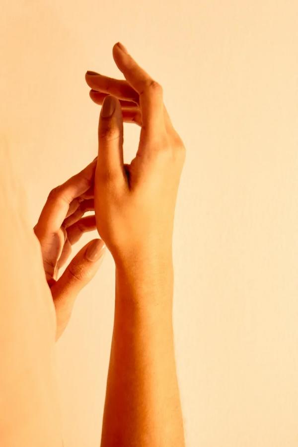 Anna Ploch (MUC) - Skin I - artistspool.com