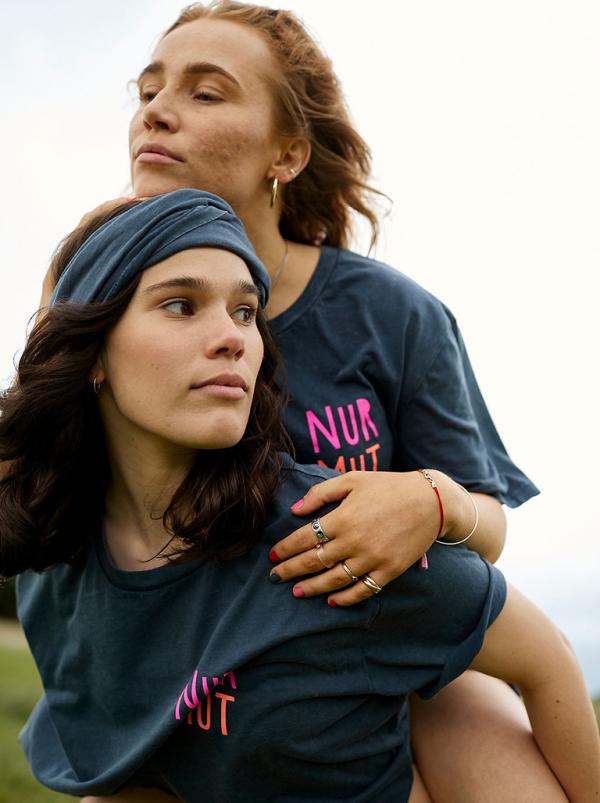 Bee Birgit Steger - NUR MUT Campaign - artistspool.com
