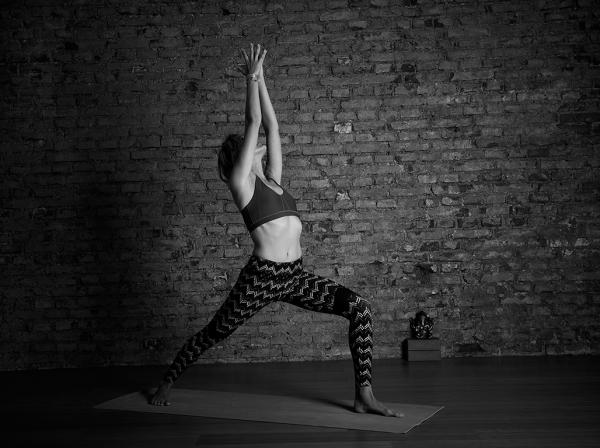 Bee Birgit Steger - Yoga Book - artistspool.com