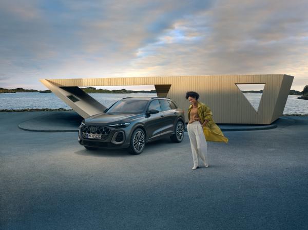 Jacqueline Ziesmer - Audi Q5 - artistspool.com