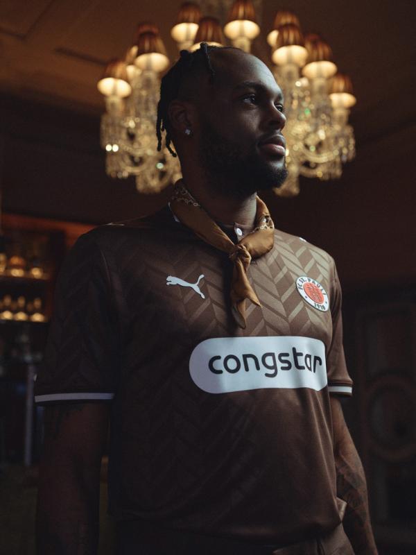 Rike Schlüter - St.Pauli Trikot 26/27 - artistspool.com