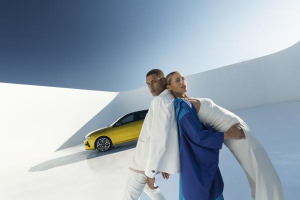 Julia Neubauer - Opel - artistspool.com