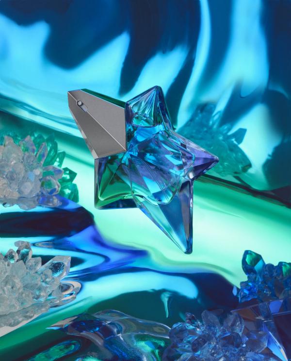 Anna Nizio - Scentury Magazine Gourmand Perfumes - artistspool.com