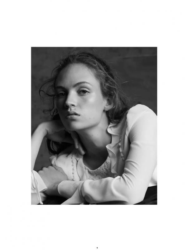 Anna Ploch (MUC) - Set fashionology - artistspool.com