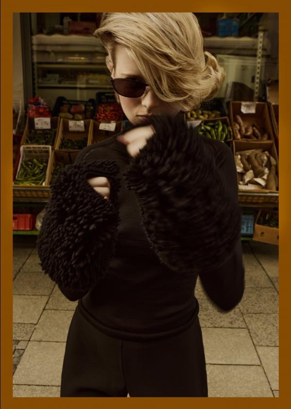 Anna Ploch (MUC) - Contributor Magazine - artistspool.com