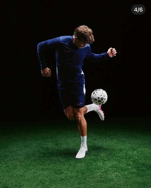 Anna Ploch (MUC) - Nike Tom Bischof - artistspool.com