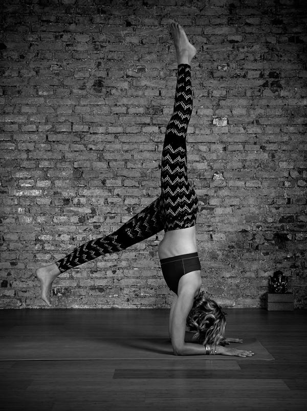 Bee Birgit Steger - Yoga Book - artistspool.com