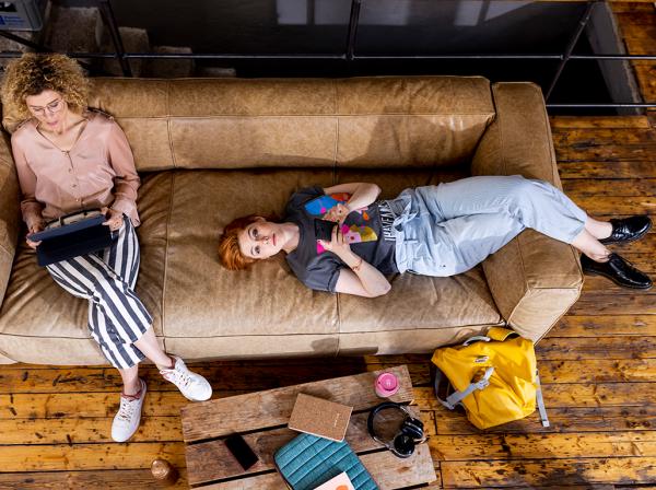 Bee Birgit Steger - Coworkingspace Advertorial - artistspool.com