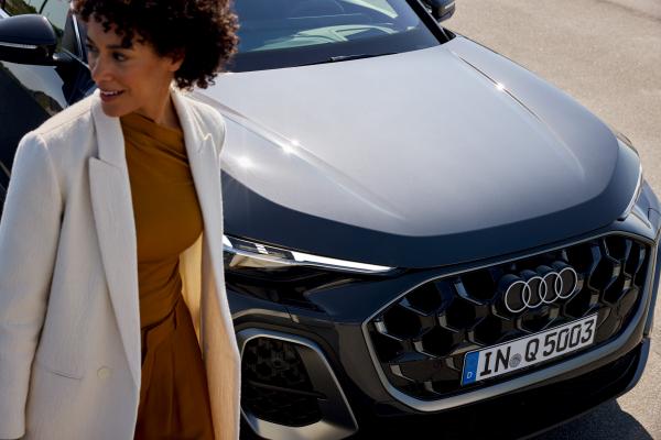 Jacqueline Ziesmer - Audi Q5 - artistspool.com