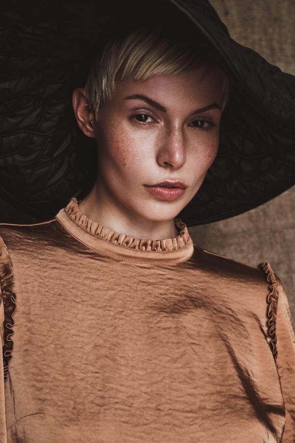 Alexandra Dietl - Sarah - artistspool.com