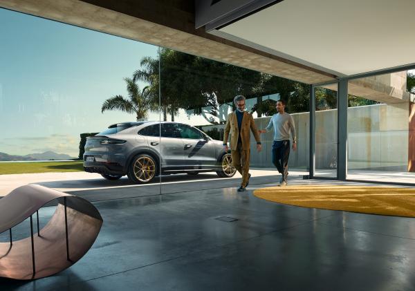 Jacqueline Ziesmer - Porsche Cayenne Turbo GT - artistspool.com