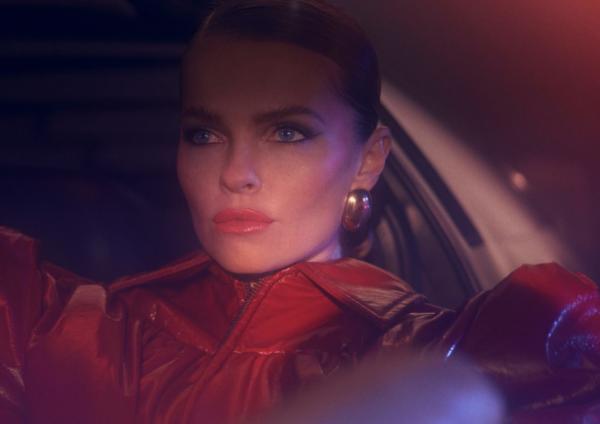 Adelaida Cue Baer - Delorean - artistspool.com