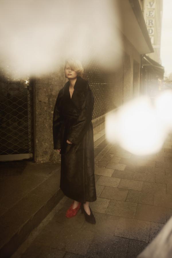 Anna Ploch (MUC) - Contributor Magazine - artistspool.com