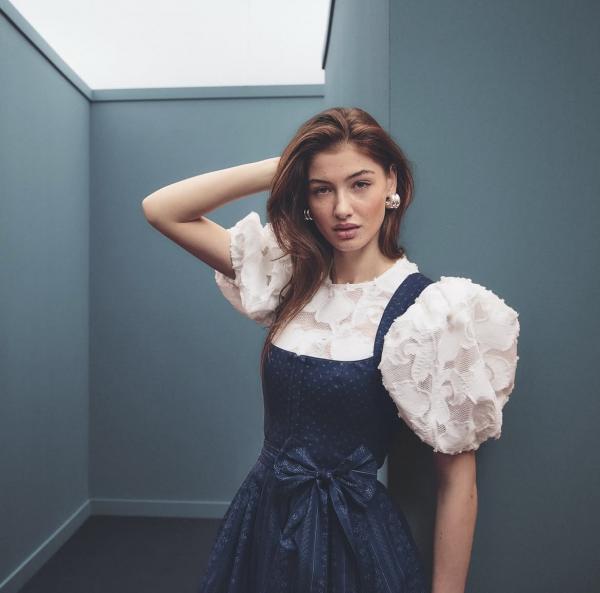 Anna Ploch (MUC) - Cocovero - artistspool.com