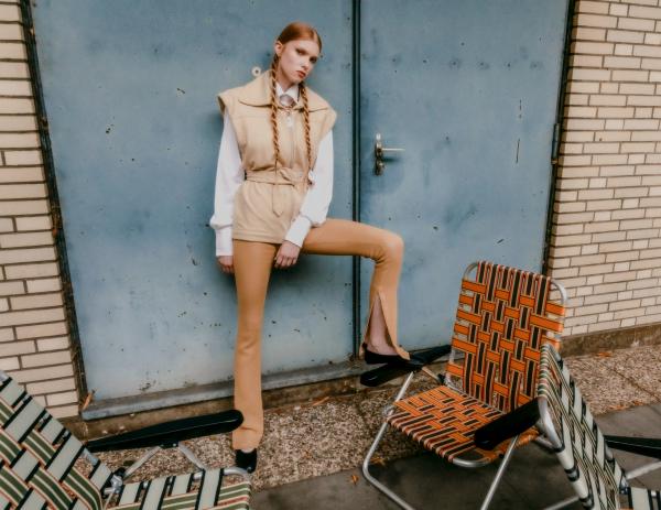 Julia Neubauer - Schön! Magazine - artistspool.com