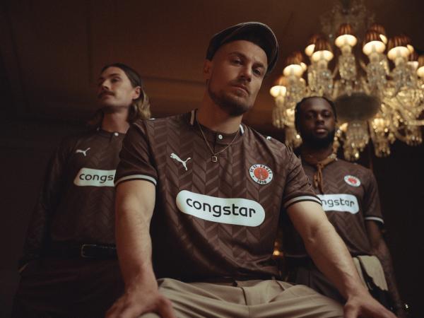Rike Schlüter - St.Pauli Trikot 26/27 - artistspool.com