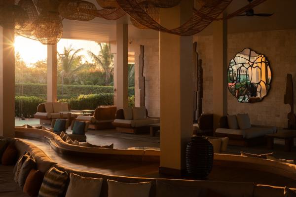 Susi Loos - The Mora - Zanzibar - artistspool.com