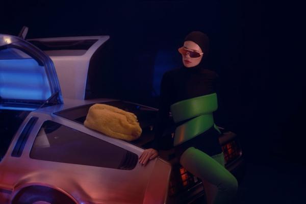 Adelaida Cue Baer - Delorean - artistspool.com