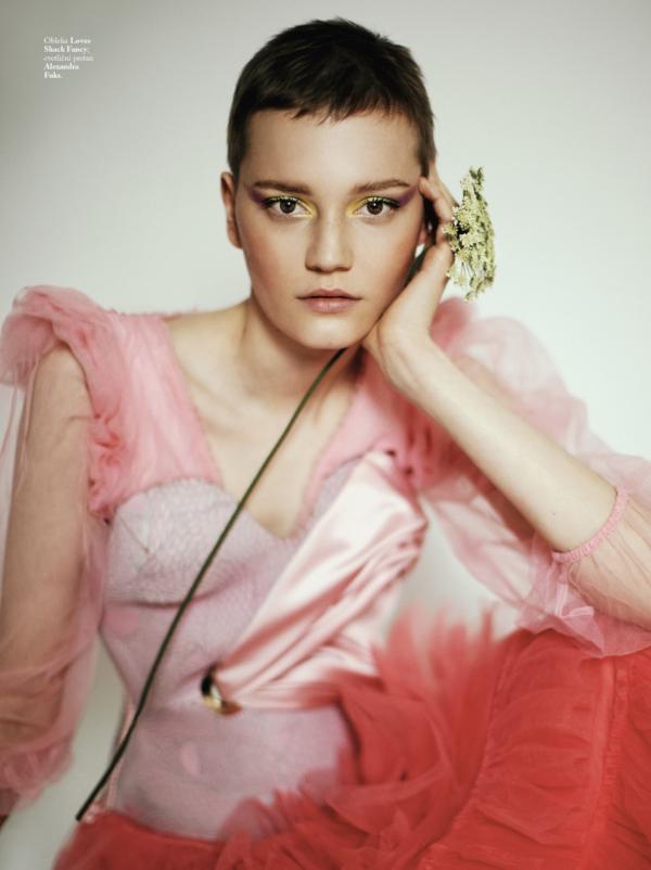 Adelaida Cue Baer - Elle Croatia - artistspool.com