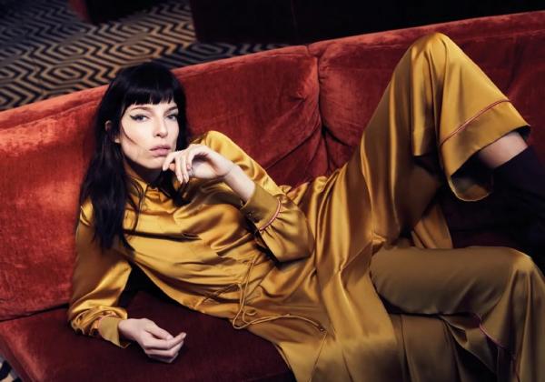 Anna Ploch (MUC) - Mykke Hofmann - artistspool.com