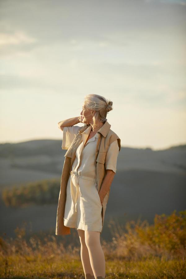 Lotta Katrine Meyer - Bauerfeind Fashion Colors 2022 - artistspool.com