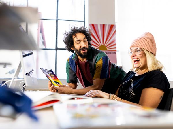 Bee Birgit Steger - Coworkingspace Advertorial - artistspool.com