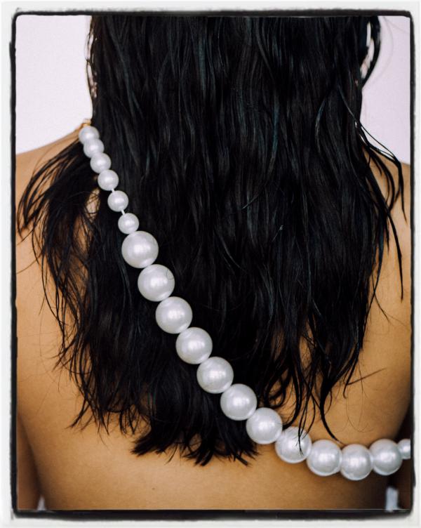 Julia Neubauer - Jewelery Greta Malvani - artistspool.com