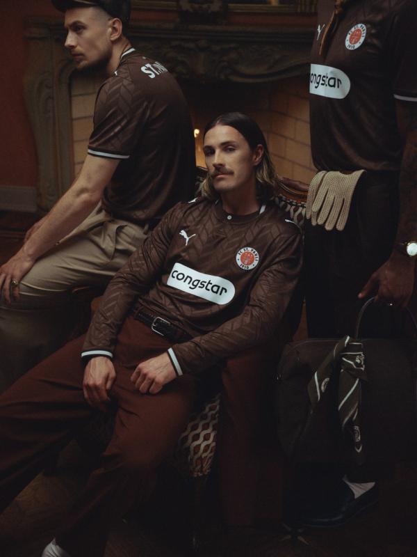 Rike Schlüter - St.Pauli Trikot 26/27 - artistspool.com
