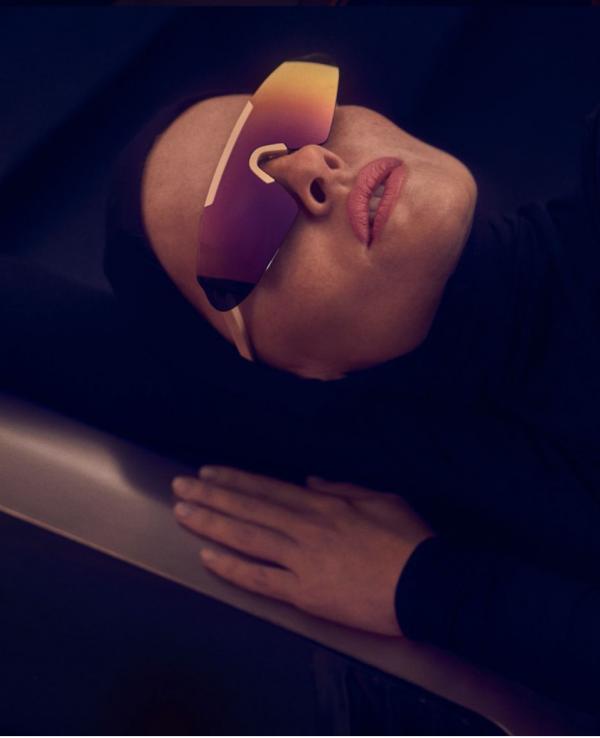 Adelaida Cue Baer - Delorean - artistspool.com