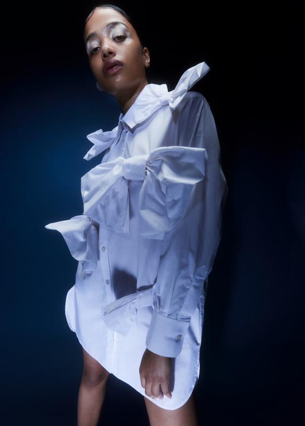 Adelaida Cue Baer - Mirror - artistspool.com