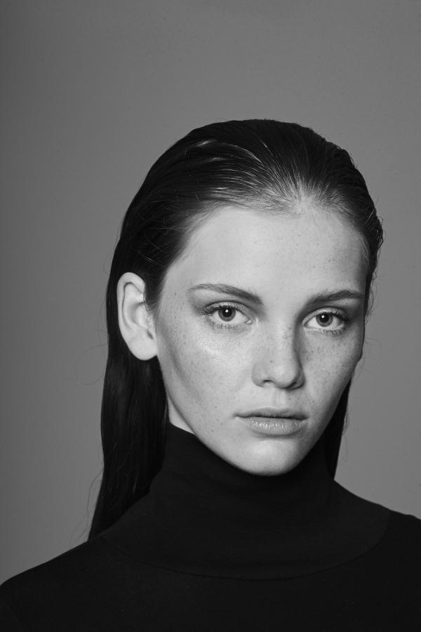 Claudia Fischer - Personal Work | Caro - artistspool.com