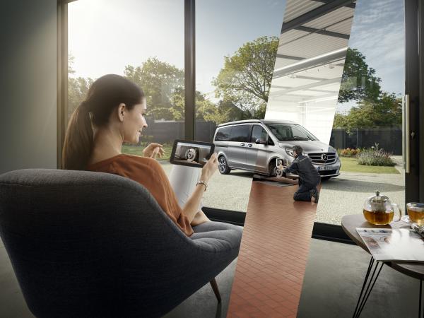 Julia Neubauer - Mercedes-Benz Service - artistspool.com