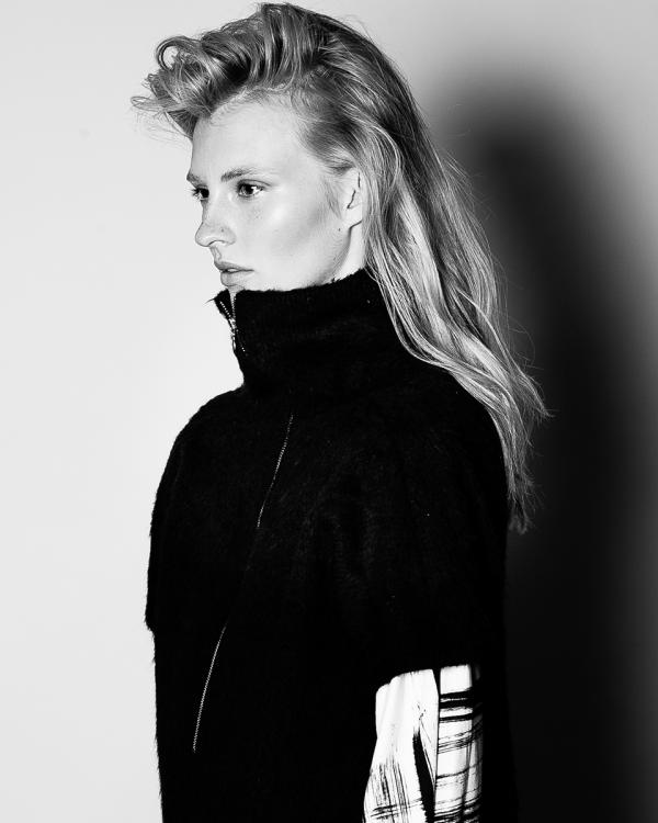 Julia Neubauer - mcot magazine - artistspool.com
