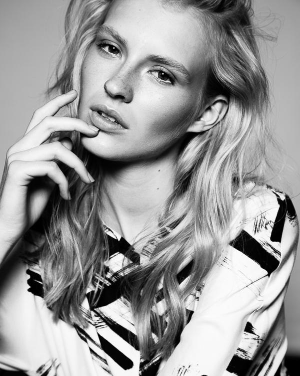Julia Neubauer - mcot magazine - artistspool.com