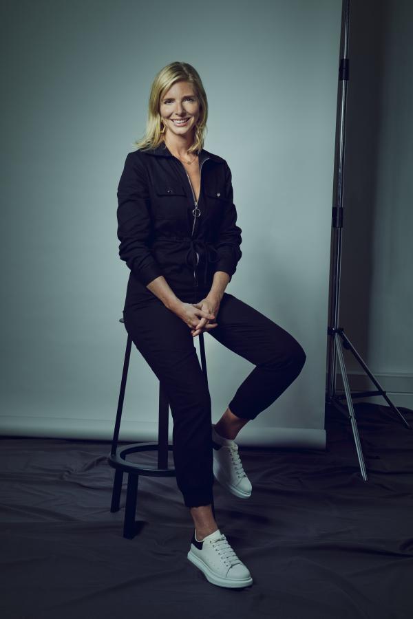 Julia Neubauer - IQOS - artistspool.com