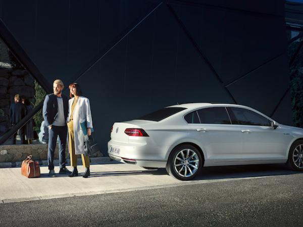 Jacqueline Ziesmer - VW Passat - artistspool.com