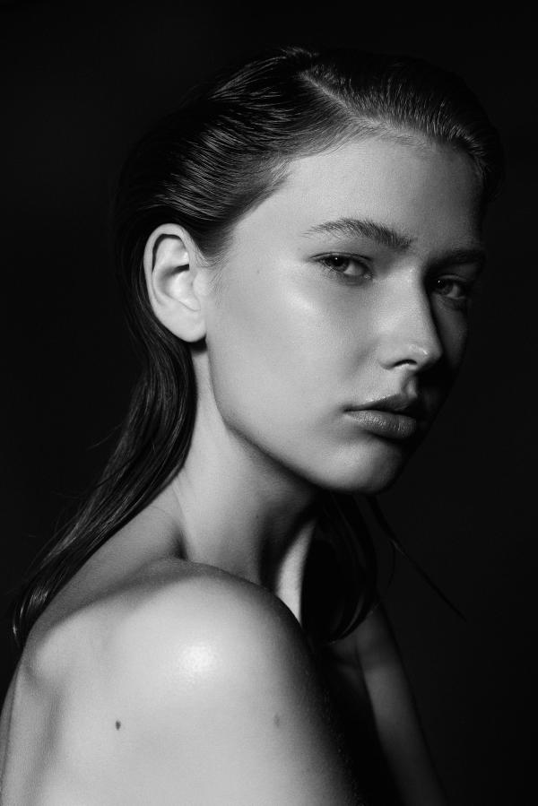 Agnes Olszanski - Cassandra - artistspool.com